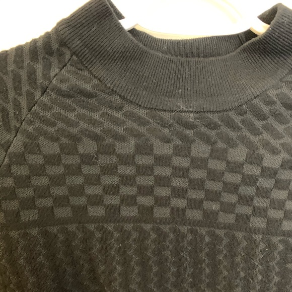 Kendall and Kylie Cropped Short Sleeve Sweater - Picture 4 of 4